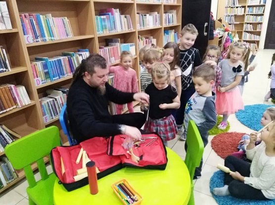 Zajęcia dla dzieci z sekcji teatralnej Sulęcińskiego Ośrodka Kultury.