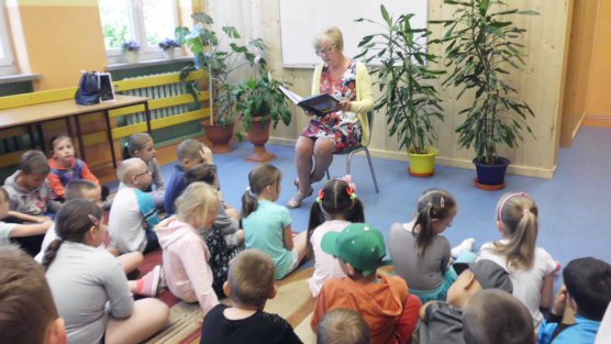 Czytanie łączy pokolenia -działania Biblioteki Publicznej - filii w Trzemesznie Lubuskim.